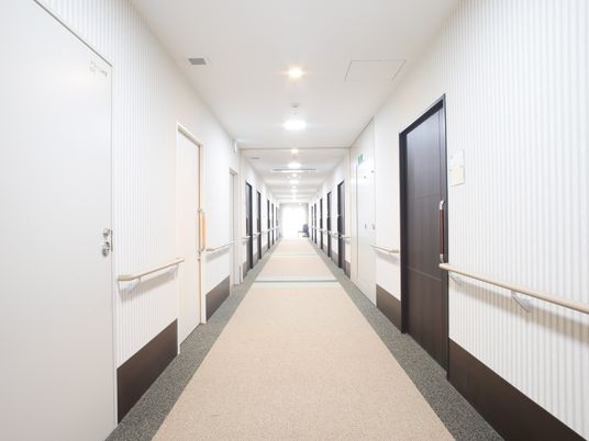 綺麗な施設の廊下