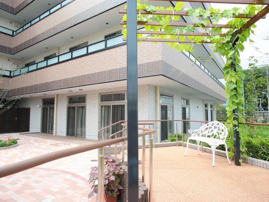 落ち着いた雰囲気の中庭