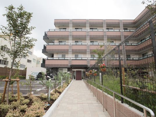 新しい建物の外観