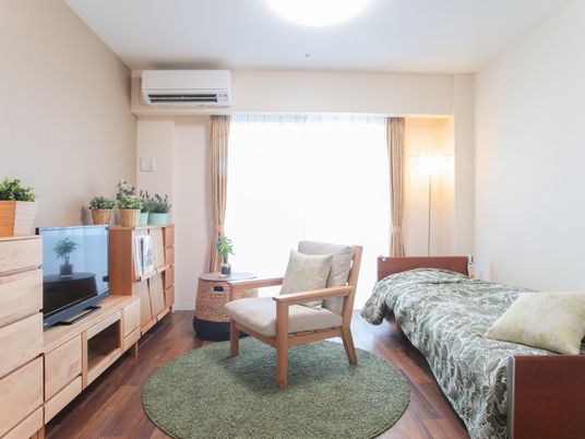 明るい居室の一角