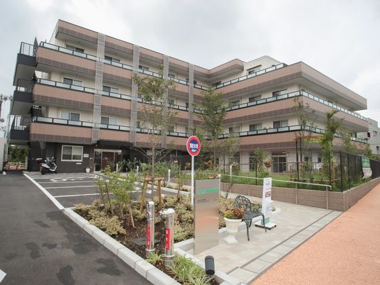 現代的な建物の外観