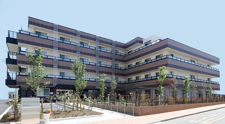 モダンな外観の建物