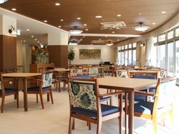 明るい食堂の様子