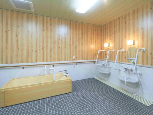 木目調の浴室設備