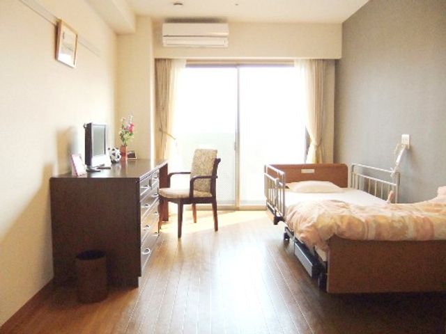 居心地の良い居室風景 居室 ゆったりとした広さの居室です。暖かみのあるデザインで、どなたも快適にお過ごしいただけるでしょう。