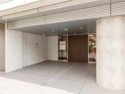 清潔感のあるエントランス