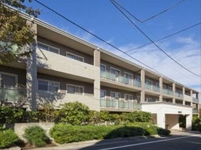 明るい日差しの外観 外観 ゆとりある造りの外観は、安心感を与え、明るい日差しを感じさせます。静かで落ち着いた環境が広がる場所で、新しい一歩を踏み出しませんか。