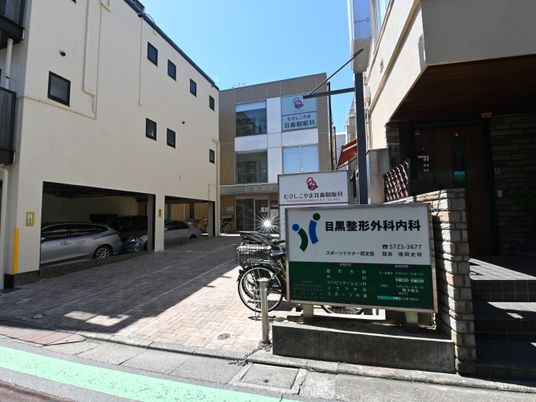 建物前の外観  