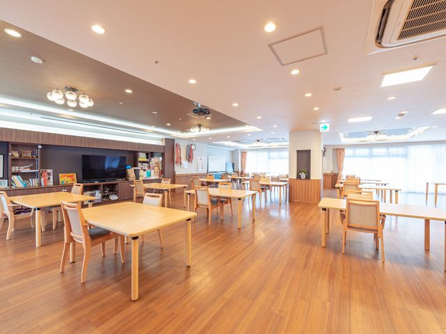 広々ダイニング空間 食堂 落ち着いた色調の食堂は、明るく清潔感があり日々の食事も楽しくなりそうです。