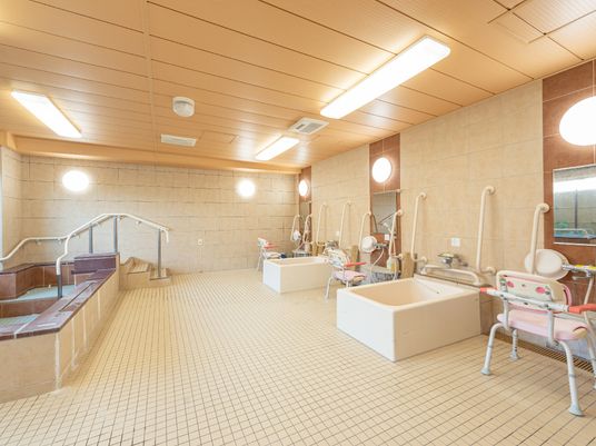 バリアフリーな浴室設備