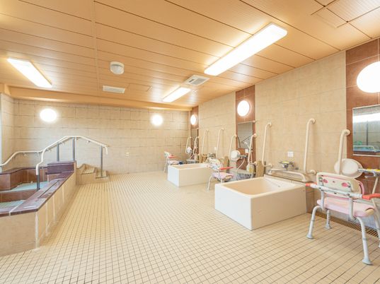 バリアフリーな浴室設備