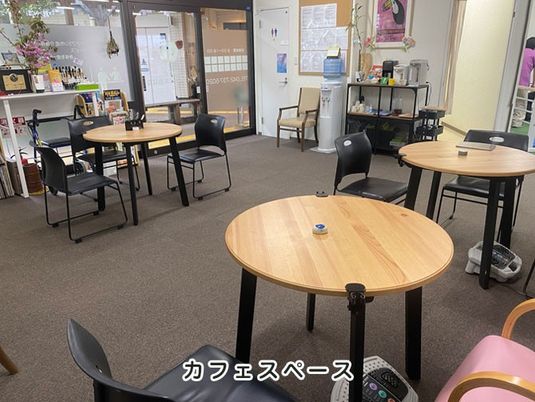 カフェ風の共有空間  
