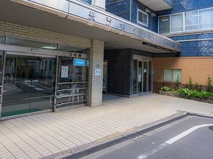 施設の正面玄関  