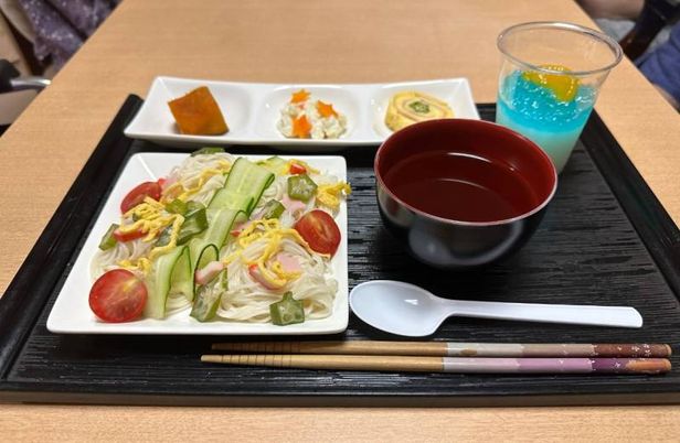 華やかな和食膳の盛り付け