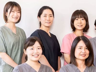 スタッフが並ぶ様子