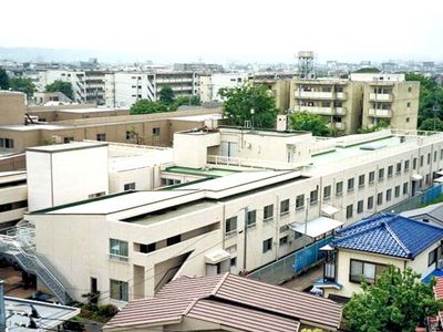 周囲の街並みと建物外観