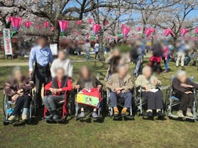 屋外の集合写真