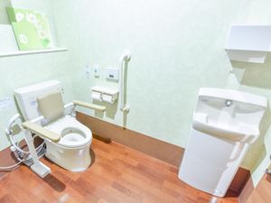 バリアフリー設計のトイレ