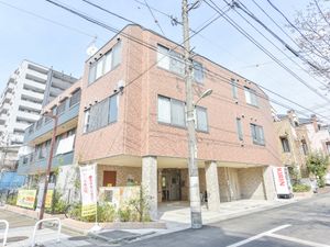 外観の明るい建物