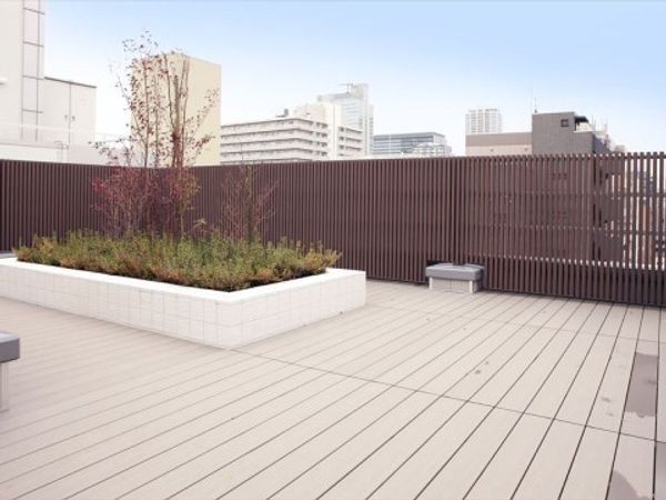 庭と建物の眺望