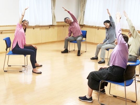 椅子を利用したエクササイズ