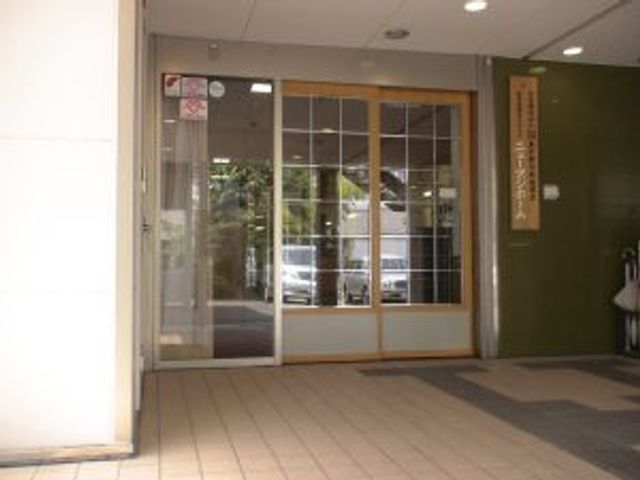 自動ドアのエントランス エントランス 広々としたエントランスは、自動ドアを採用しており、出入りがとてもスムーズです。