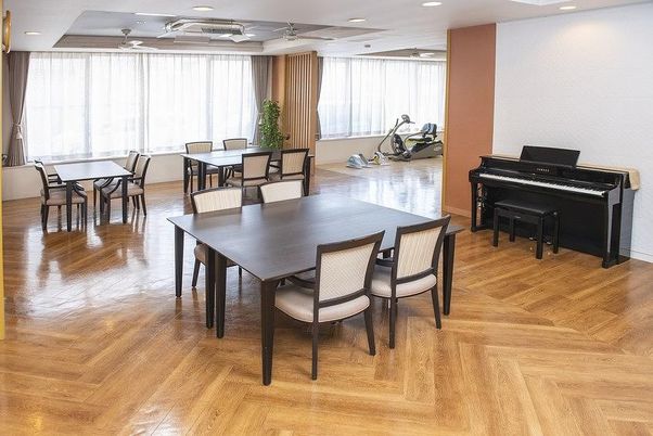 明るいダイニング空間