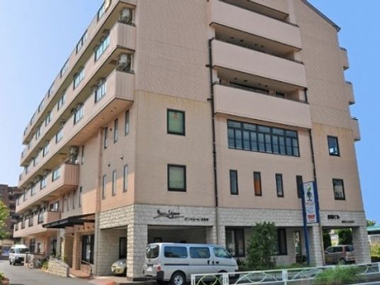 多階層の建物外観