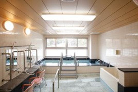 明るい大浴場