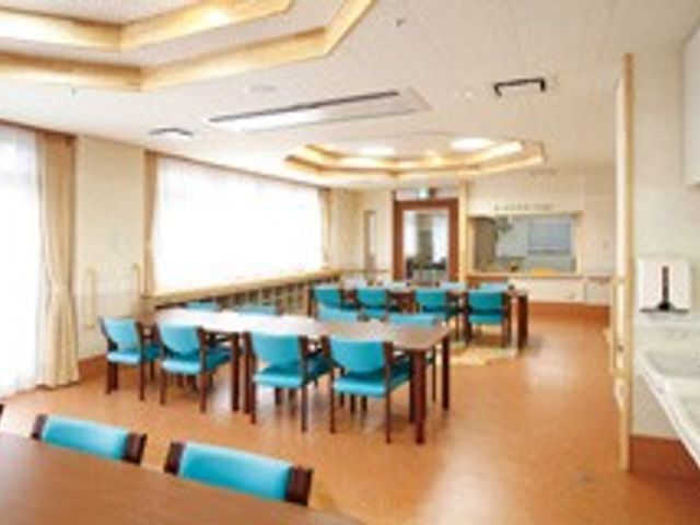 広々としたダイニングルーム ダイニングルーム 陽光がたっぷりと入る明るいダイニングルームで、ゆったりとした時間を過ごせます。