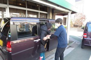 車両乗降支援様子