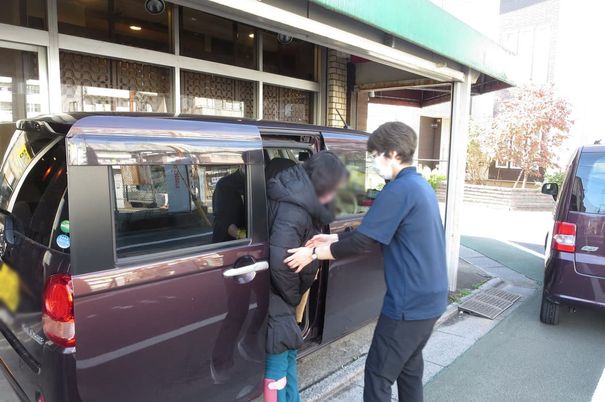 車両乗降支援様子