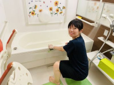 花柄装飾の浴室