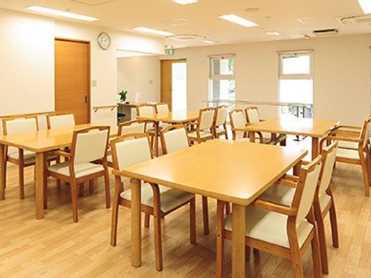 明るい食堂の室内  