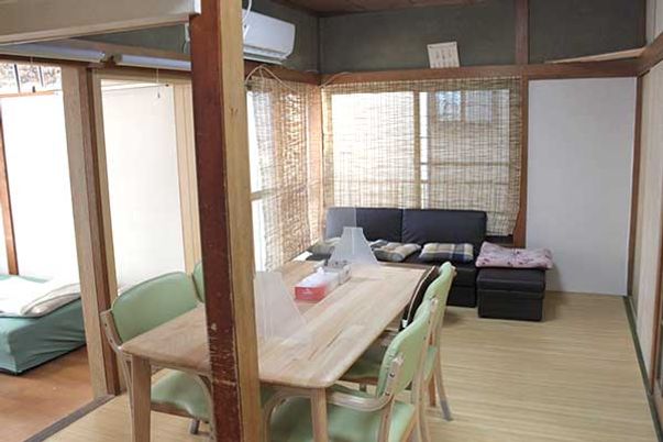 陽射しが差し込む和室