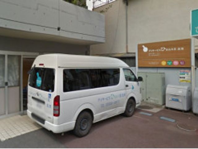 訪問サービスの車 外観 訪問サービスの車が準備されています。安心して利用者のもとへサービスを届けられます。