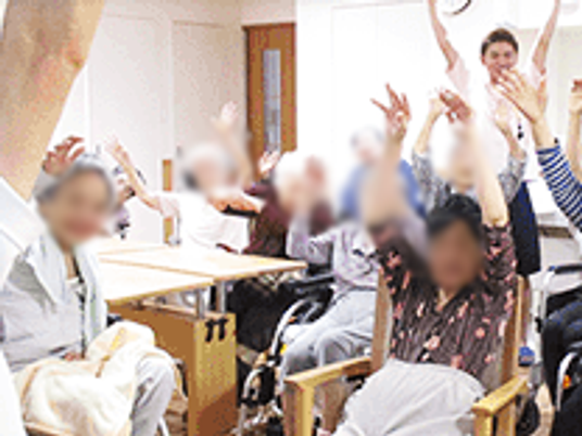 楽しそうな様子の居室