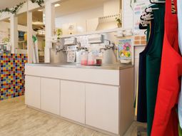 カラフルなキッチンコーナー