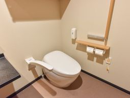 バリアフリー設計のトイレ