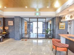 エントランスの明るい空間