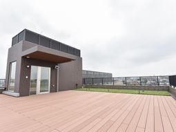 モダンな建物のテラス