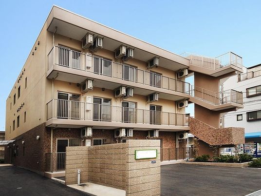 清潔感のある外観の建物