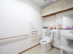 バリアフリー設計のトイレ