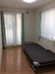 明るい個室の居室