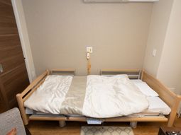 安全な設計の居室ベッド
