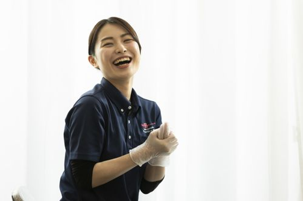 笑顔のスタッフ像