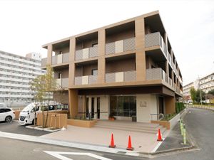 モダンな建物のエントランス