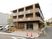 モダンな建物のエントランス