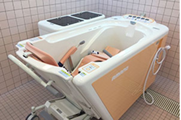 快適な機械浴槽の浴室  