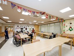 ホリデー装飾の多目的室